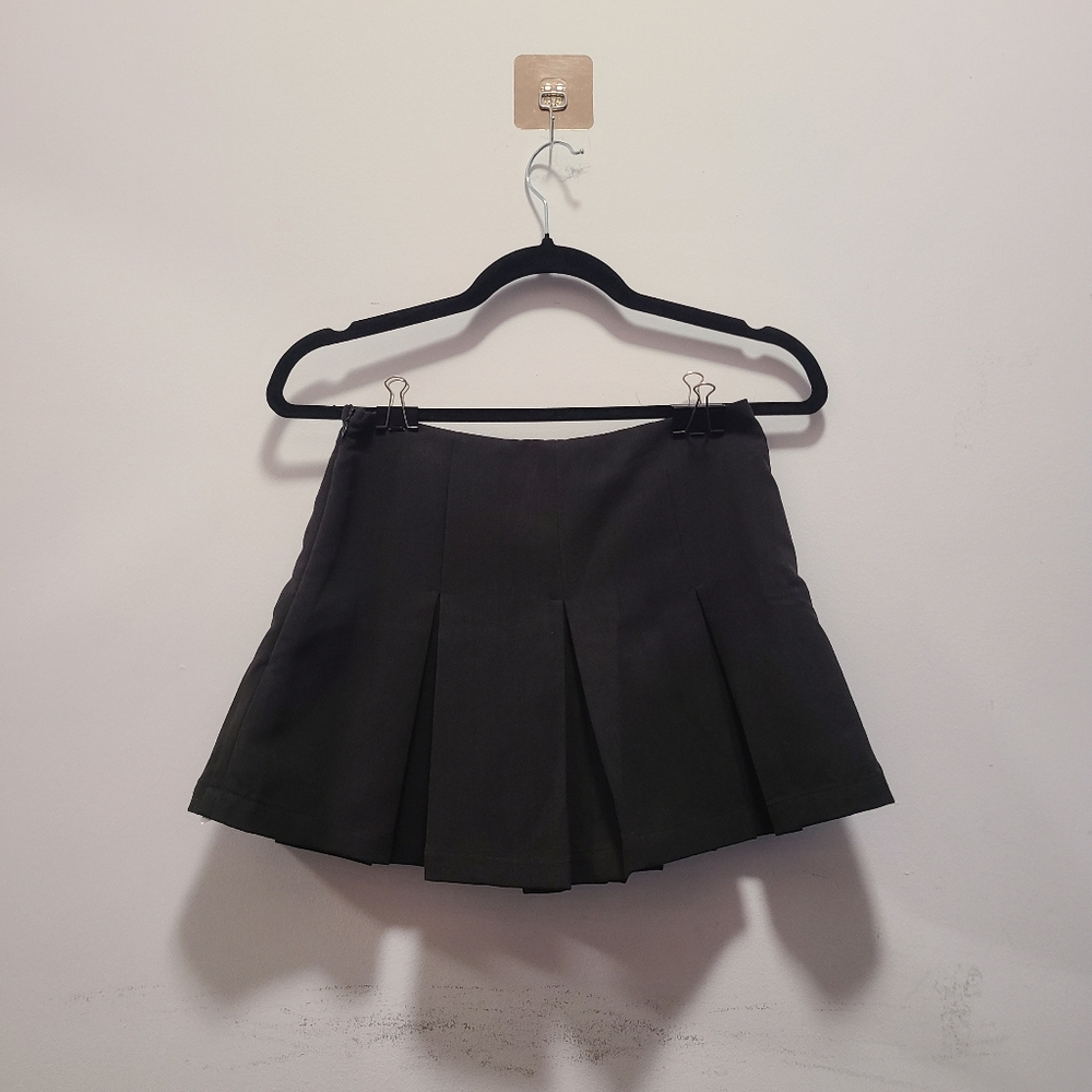Classic Thick Black Pleated Skirt